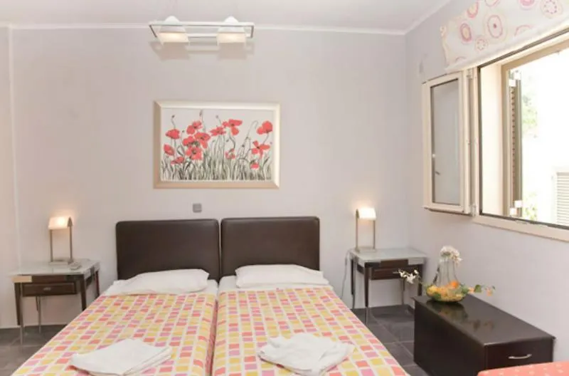 Hotel Liocharis Apartments Lourdata